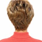 Krótka peruka Evie  z włosów syntetycznych w kolorze jasnego ciepłego blond mixu  z efektem odrostu