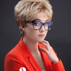 Krótka peruka z grzywką New Finesse 14/88+8 + kolory Gisela Mayer Krótka peruka z grzywką New Finesse 14/88+8 + kolory Gisela Mayer