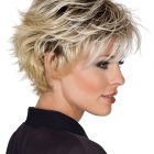 Krótka peruka z grzywką Super Extra m lace  by Gisela Mayer