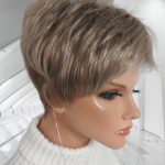 Peruka Millie 38/48/36 lace front, krótkie syntetyczne, siwe włosy