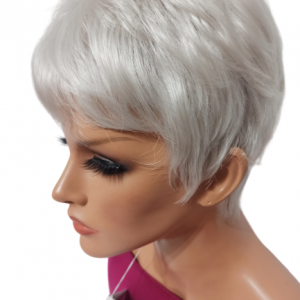 Krótka peruka z grzywką w kolorze siwym gołębim by Gisela Mayer -60/Z