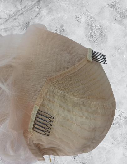 Krótka peruka naturalna falowana z grzywką Gretta mono lace , kolor siwy/ gołębi  by Nessaja - unikat