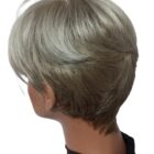 Krótka peruka z asymetryczna grzywką clic  silver blond  by Gisela Mayer