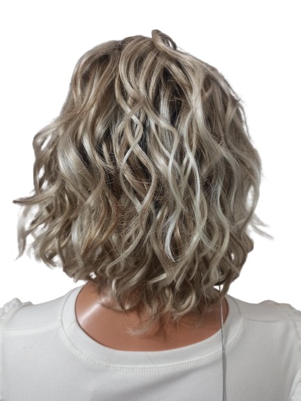 Peruka falowana Joyful w kolorze 23/66/8r  platynowy mix blondów z odrostem- dł33cm