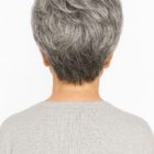 Krótka peruka z grzywką Kiss mono deluxe  w kolorze siwym 60/56-51