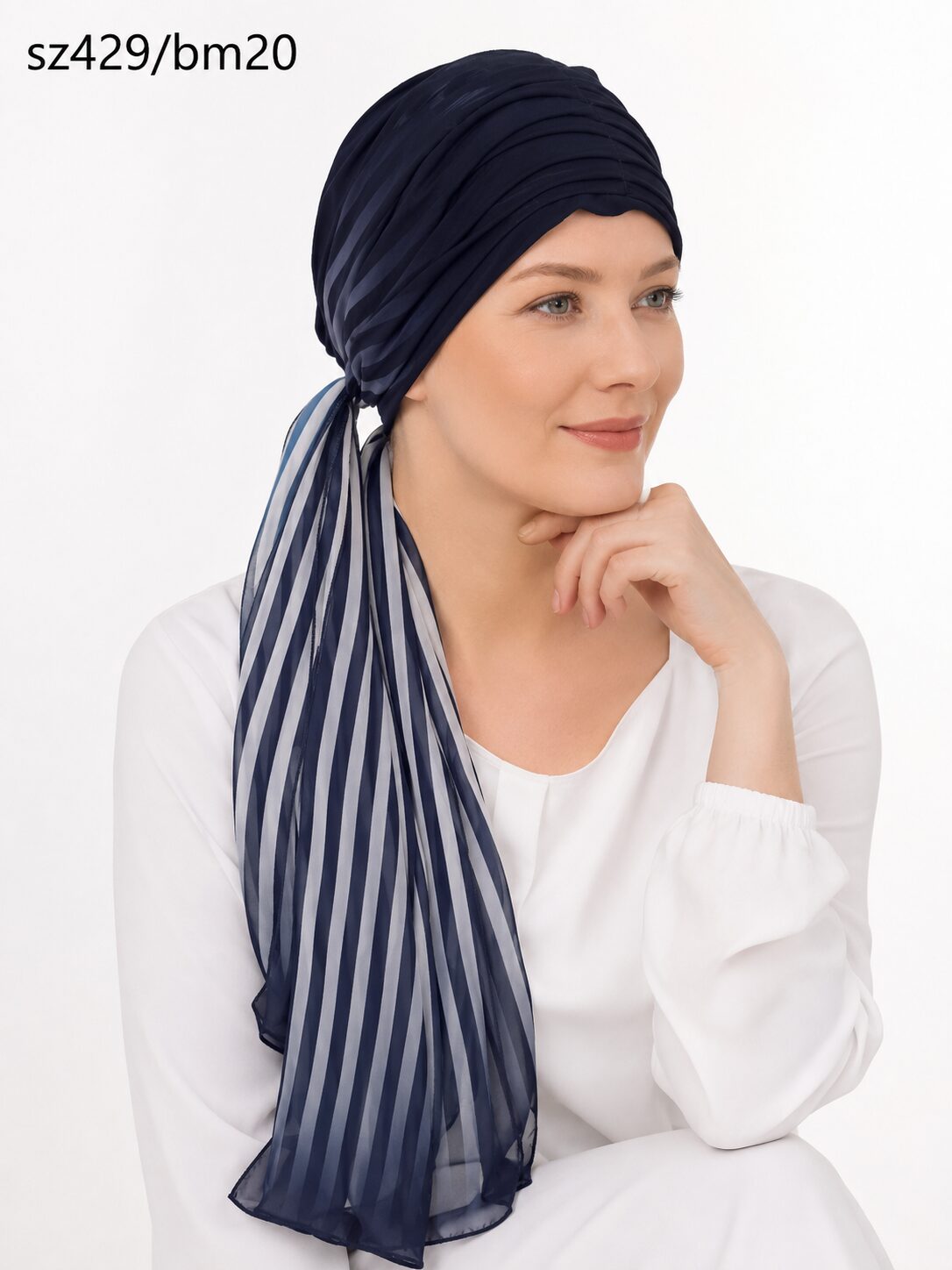 Turban Beata w odcieniu granat / biało granatowe pasy 429/20 kolekcja Premium Turbans Turban Beata w odcieniu granat / biało granatowe pasy 429/20 kolekcja Premium Turbans