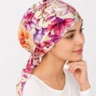 Turban po chemii Tess w kolorze białym + kolory Turban po chemii Tess w kolorze białym + kolory