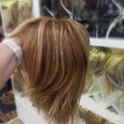 Peruka naturalna Los Angeles deluxe z grzywką kurtynową w kolorze średni blond mix z nutą tofii i efektem krótkiego odrostu- 30cm Peruka naturalna Los Angeles deluxe z grzywką kurtynową w kolorze średni blond mix z nutą tofii i efektem krótkiego odrostu- 30cm